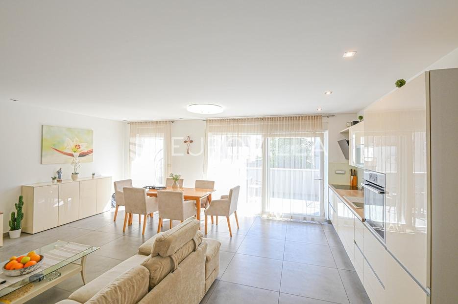 Maison À vendre - Šibensko-kninska Vodice