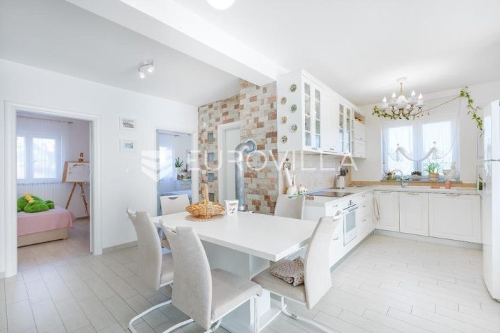 Flat for sale 136 m² – Veli Vrh