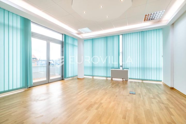 Locaux commerciaux à vendre 450 m² – Lučko