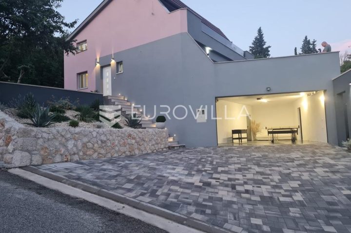 Casa in vendita 220 m² – Donji Vinjani