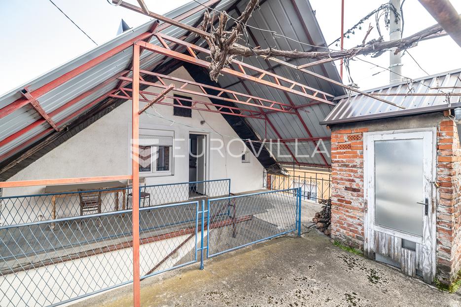 Casa In vendita - Grad Zagreb Donja Dubrava