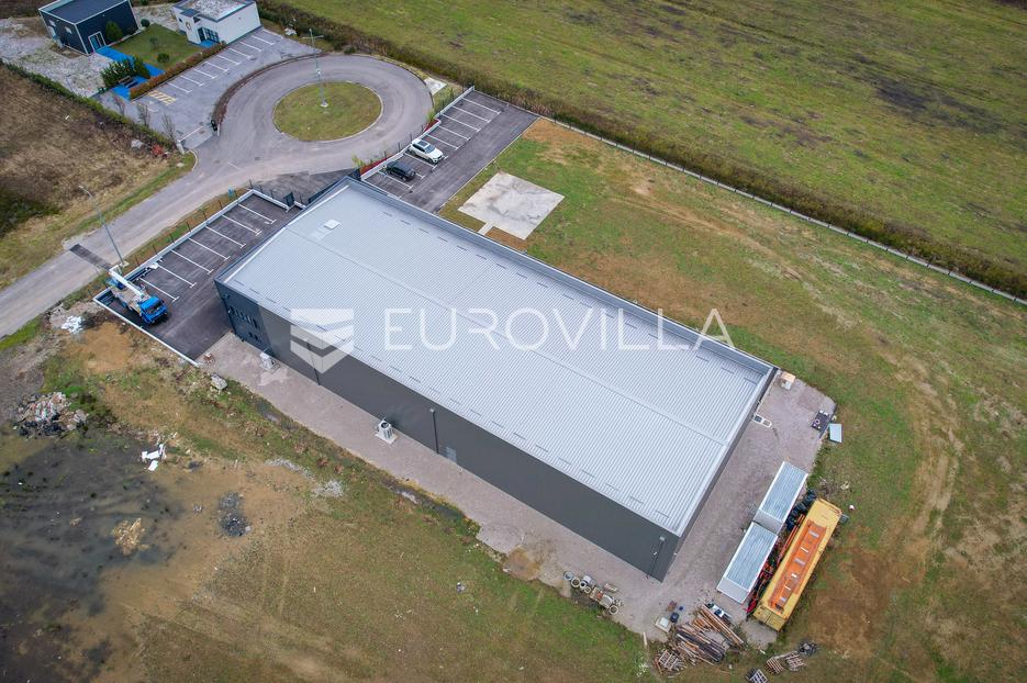 Poslovni prostor Na prodaju -  Pisarovina