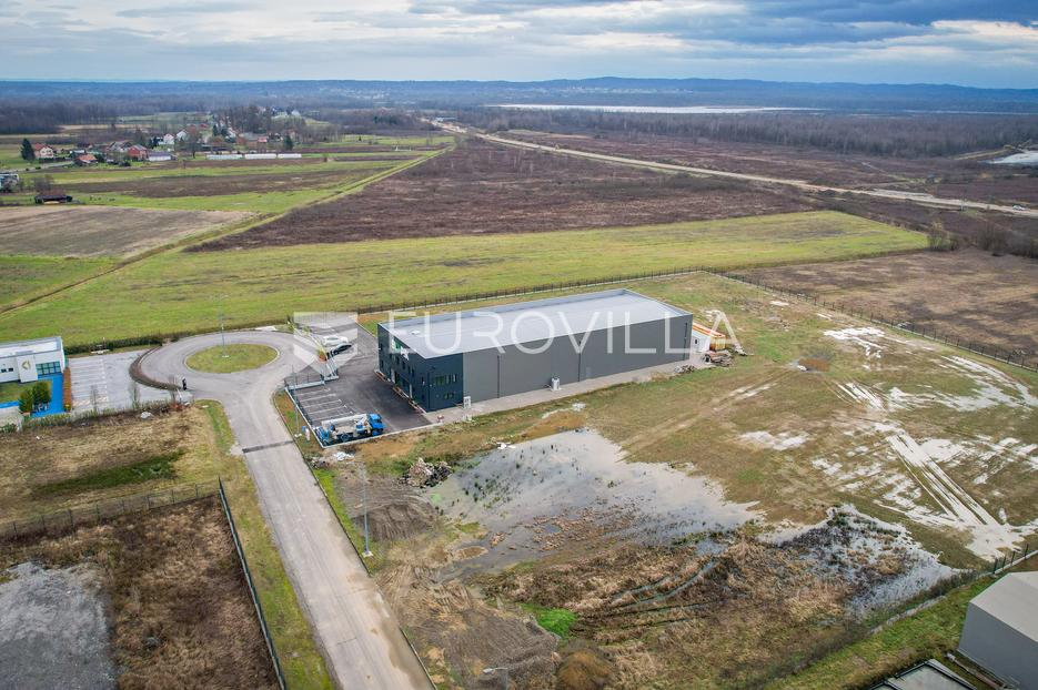 Poslovni prostor Na prodaju -  Pisarovina