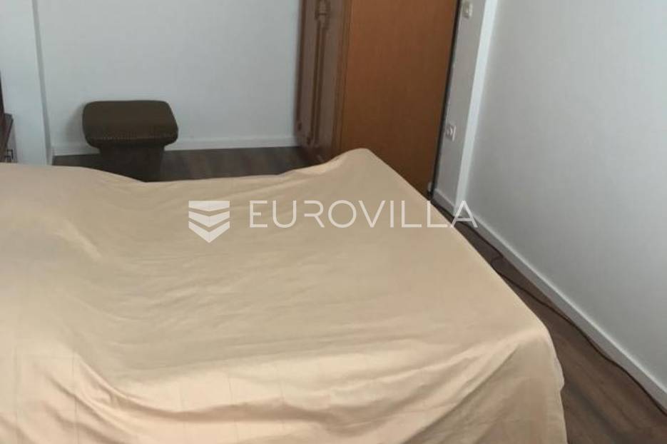 Kuća Na prodaju -  Supetar