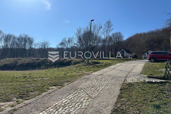 Pozemok na predaj 695 m² – Velika