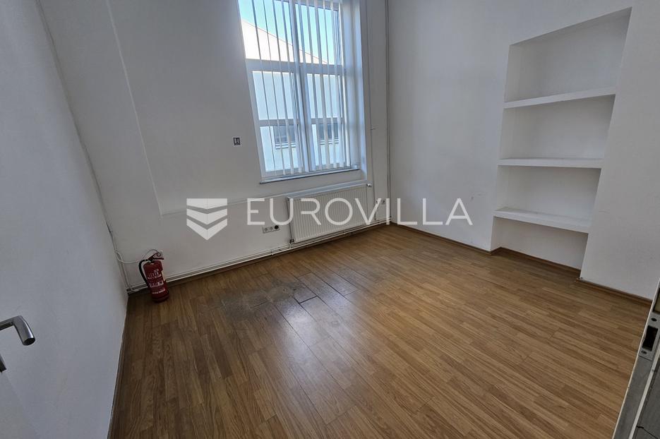 Commerciale In vendita -  Osijek