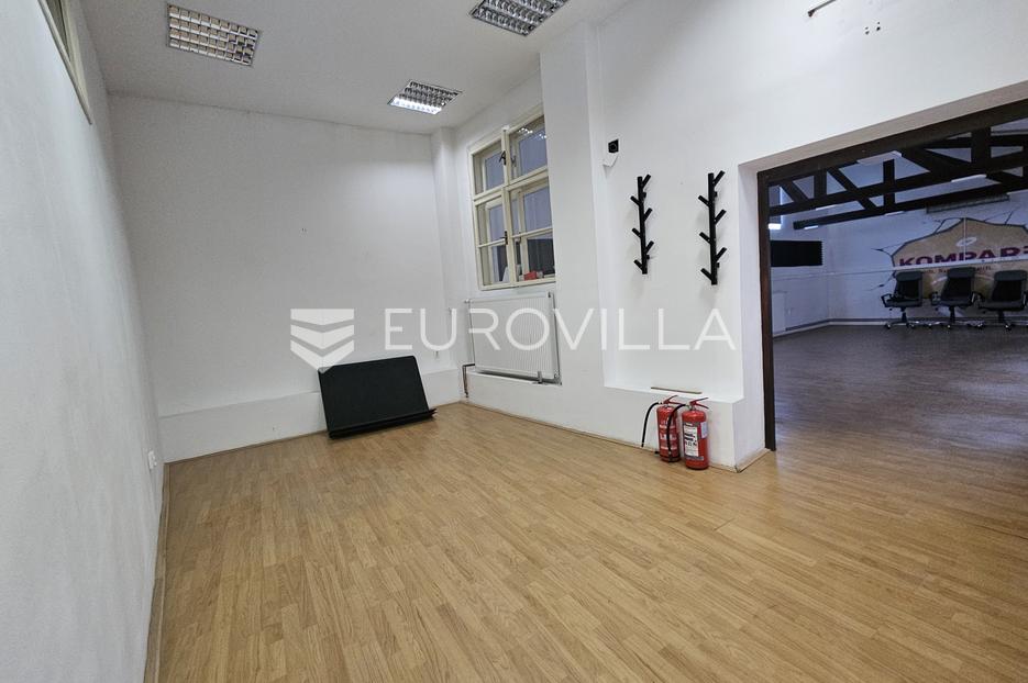 Commerciale In vendita -  Osijek