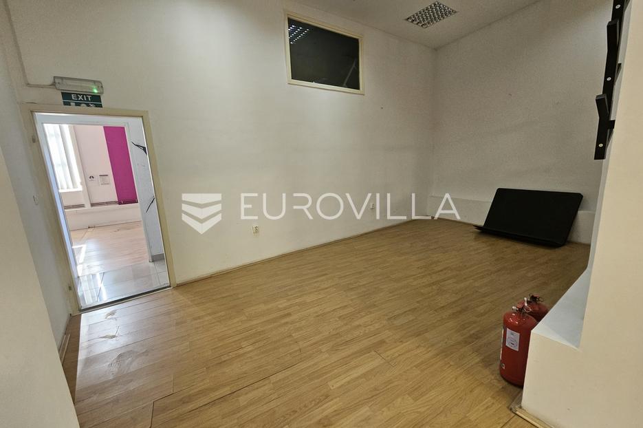 Commerciale In vendita -  Osijek