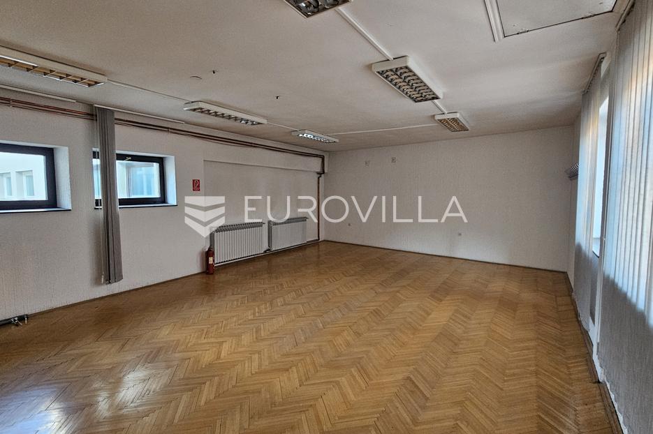 Commerciale In vendita -  Osijek