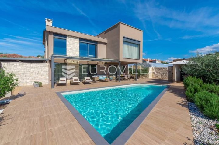 Dom na predaj 206 m² – Vilanija