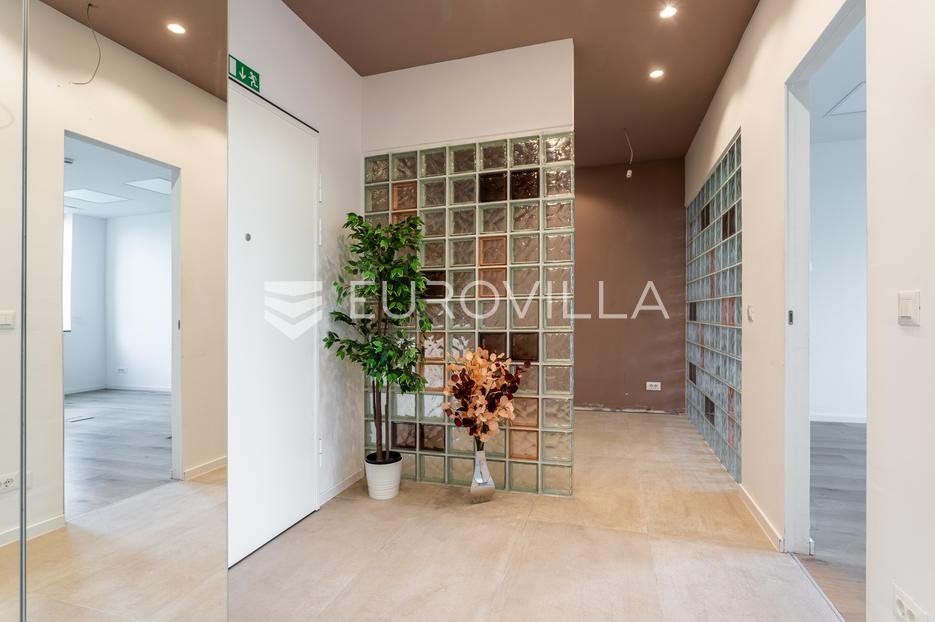 Commerciale In vendita - Splitsko-dalmatinska Split