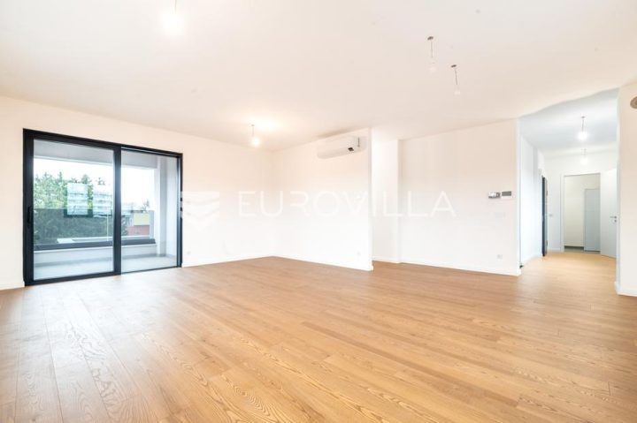 Poslovni prostor na prodaju 188 m² – Kanal