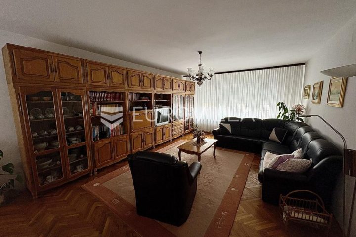 House for sale 385 m² – Centar