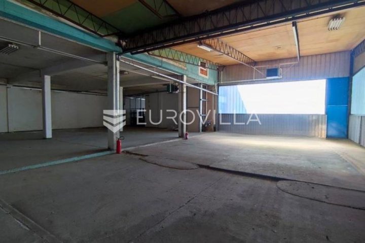 Locaux commerciaux à vendre 700 m² – Zalužje