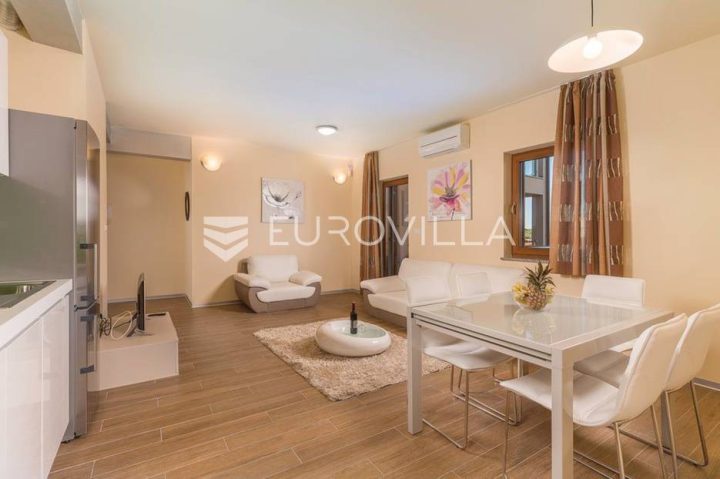 Stan na prodaju 86 m² – Banjole