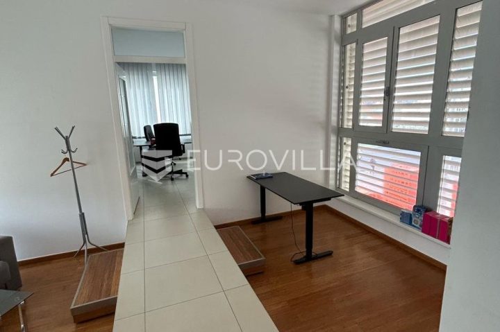 Business premises for sale 40 m² – Trogir