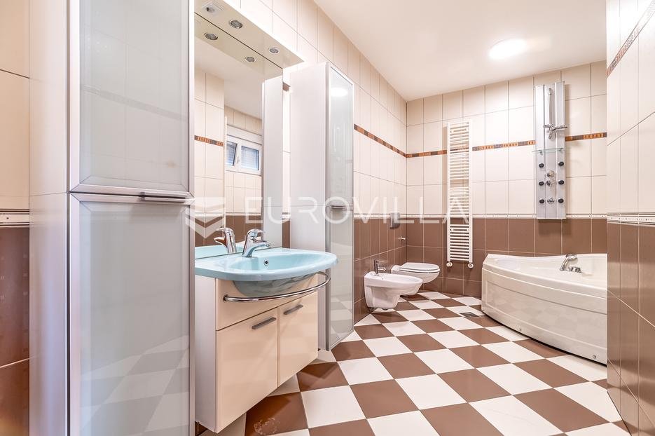 Apartma Naprodaj - Grad Zagreb Črnomerec