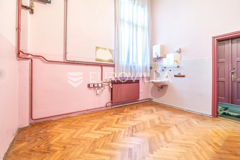 Lokal użytkowy Na sprzedaż -  Donji Grad