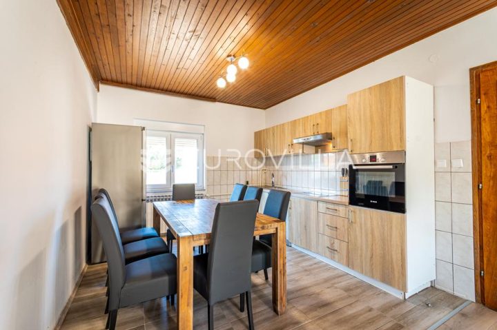 Dům na prodej 397 m² – Pušćine
