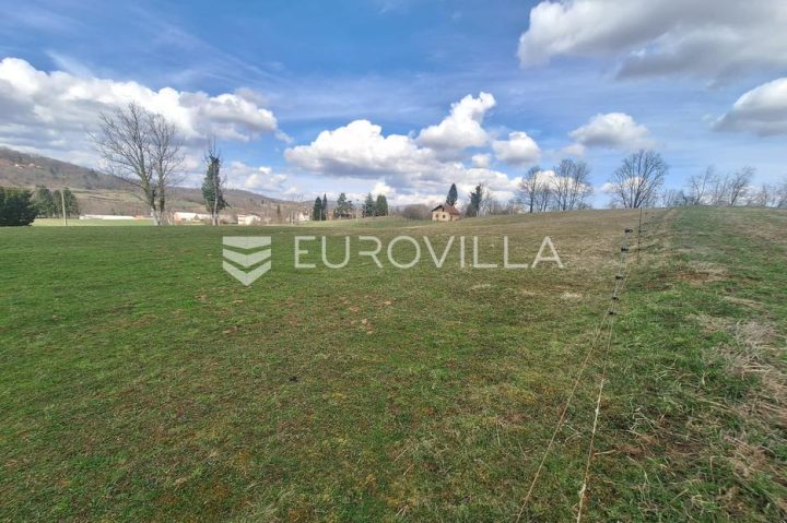 Terreno in vendita 2200 m² – Bosiljevo