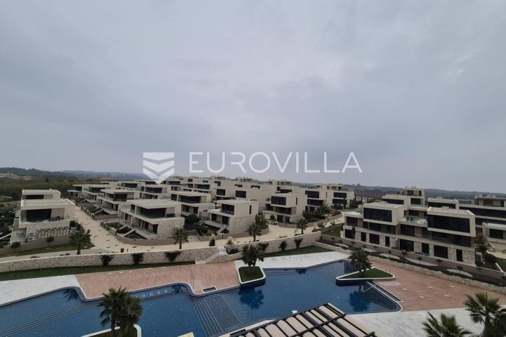 House for sale 454 m² – Crveni Vrh