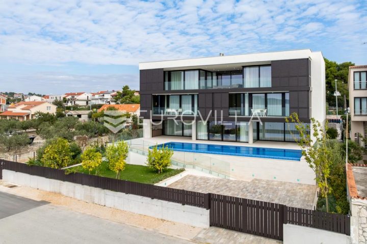 House for sale 706 m² – Brodarica