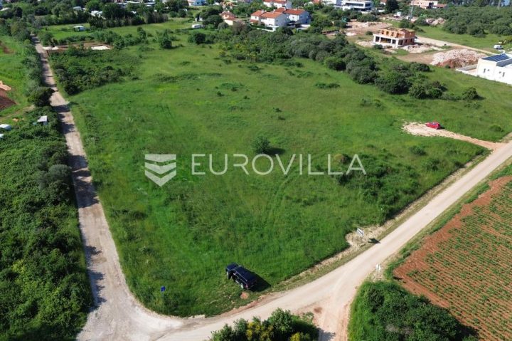 Zemljište na prodaju 3464 m² – Pomer