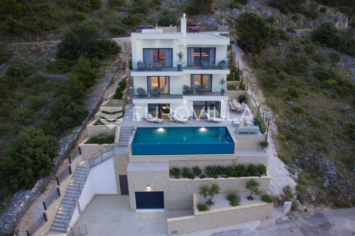 Casa in vendita 330 m² – Zatoglav