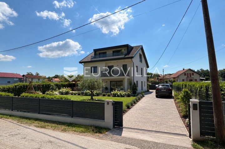 Terreno in vendita 689 m² – Lazina Čička