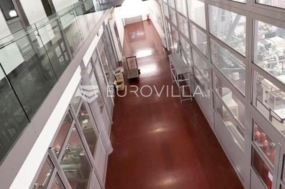 Lokal użytkowy Na sprzedaż -  Samobor - Okolica
