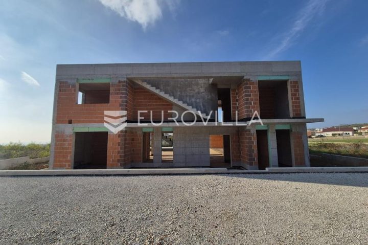Dům na prodej 600 m² – Labinci