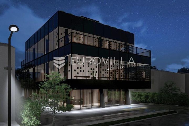 Poslovni prostor na prodaju 1484 m² – Centar