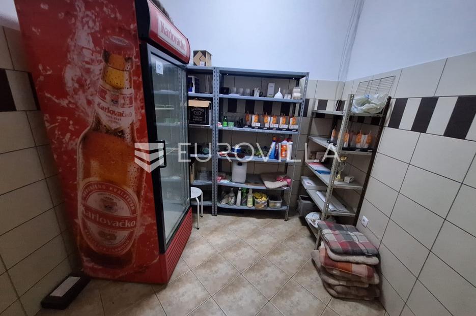 Poslovni prostori Na predaj -  Karlovac
