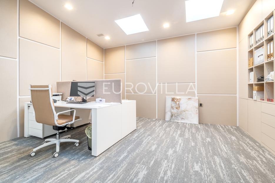 Commerciale In vendita -  Peščenica - Žitnjak