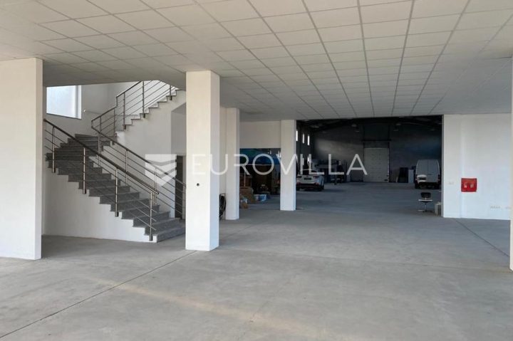 Poslovni prostori na predaj 1350 m² – Gornja Vrba