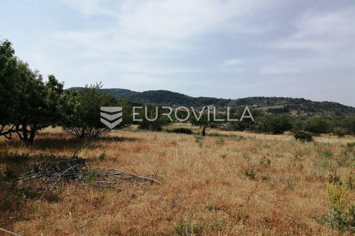 Pozemok na predaj 12860 m² – Nerežišća