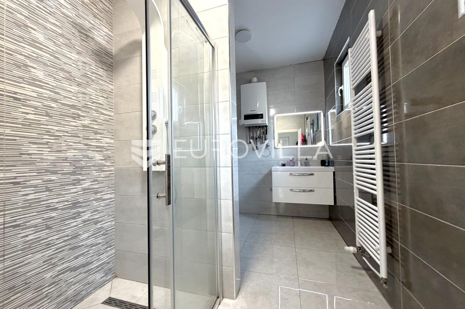 House For sale - Osječko-baranjska Đakovo