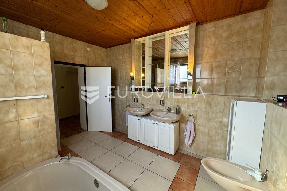 House For sale - Osječko-baranjska Đakovo