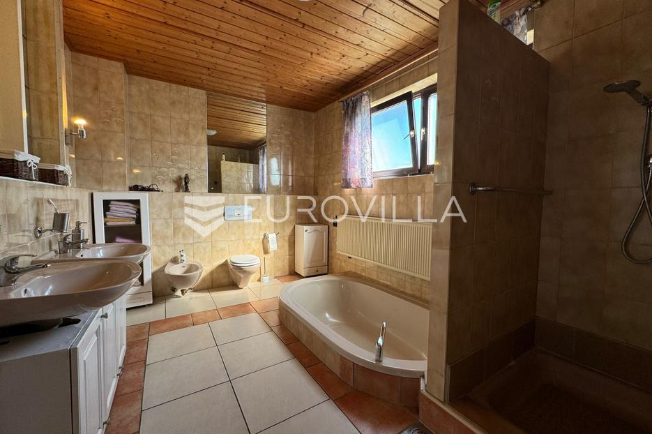 House For sale - Osječko-baranjska Đakovo