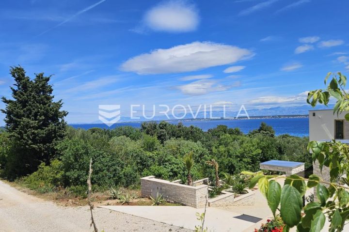 Land For sale Sutomišćica