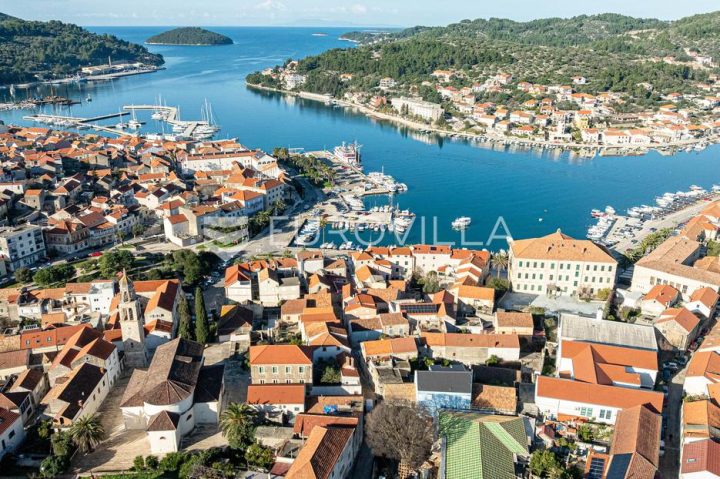 Hiša na predaj 150 m² – Vela Luka