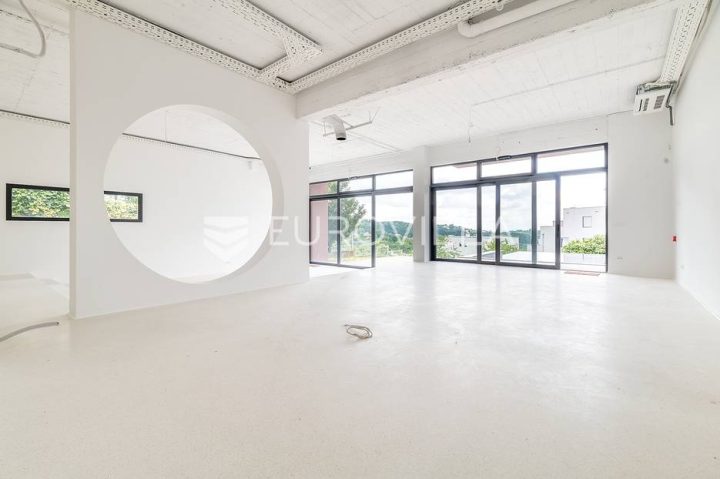 Casa in vendita 400 m² – Šestine