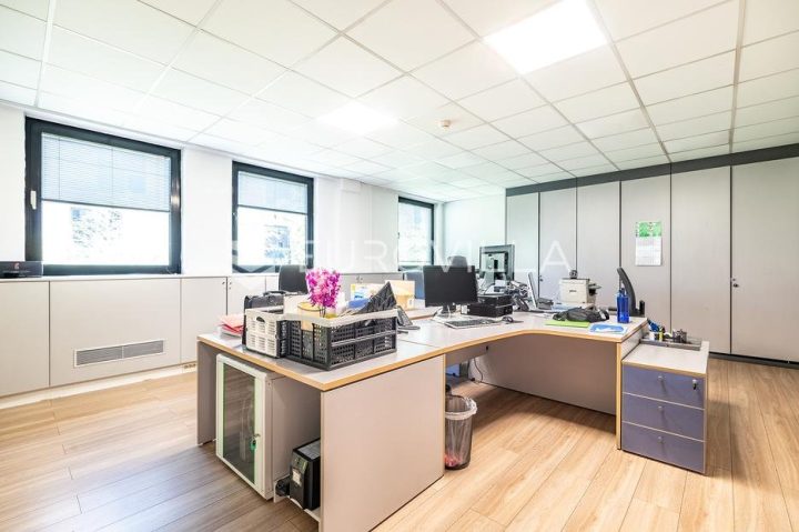Commerciale da affittare 44 m² – Donji Grad