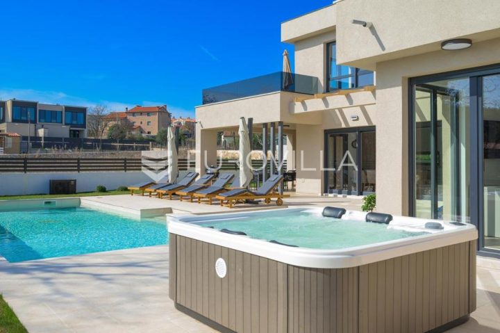 Dům na prodej 210 m² – Rovinj