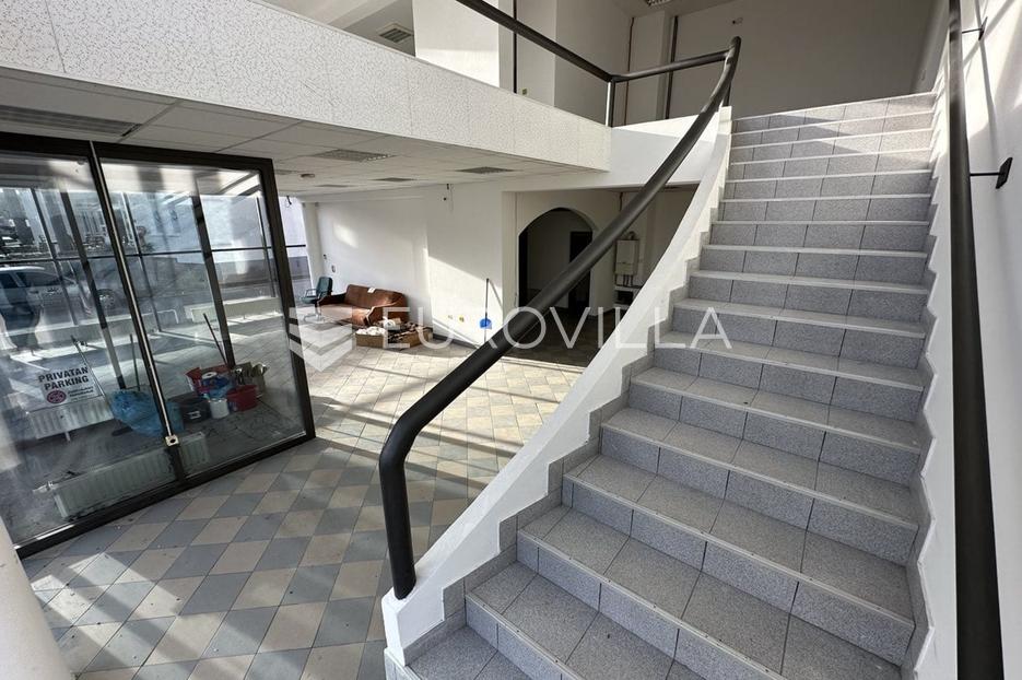 Poslovni prostor Na prodaju -  Vukovar