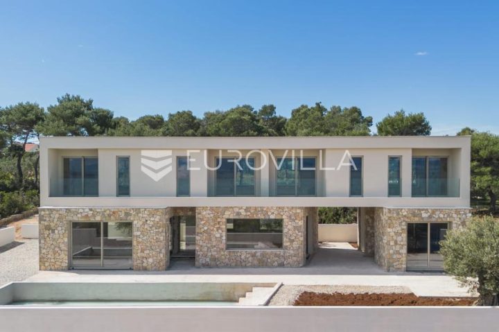 Hiša na predaj 252 m² – Nečujam