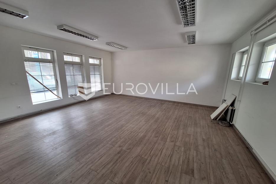 Gewerbefläche Zu verkaufen -  Karlovac