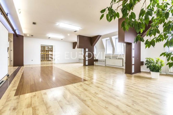 Poslovni prostor na prodaju 240 m² – Donji Grad
