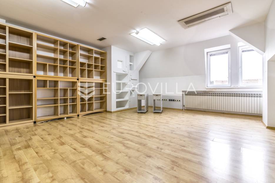 Lokal użytkowy Na sprzedaż -  Donji Grad