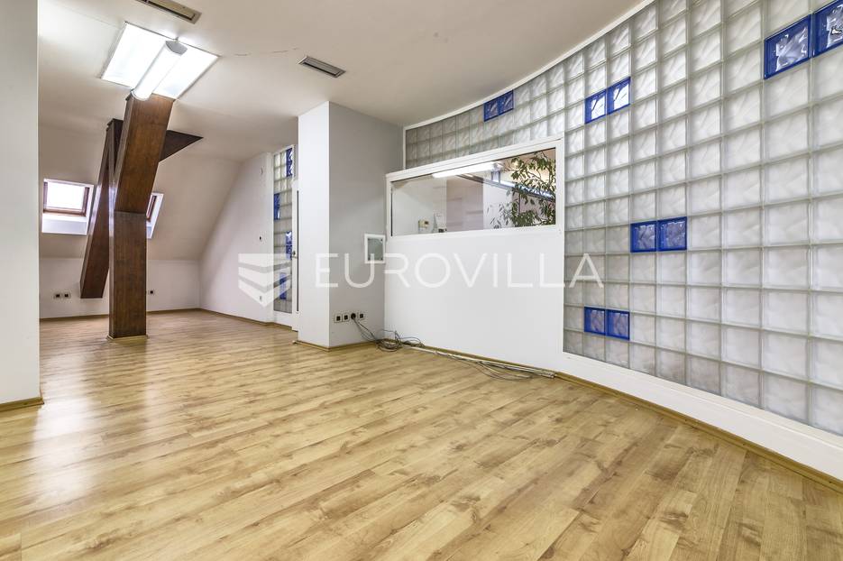 Lokal użytkowy Na sprzedaż -  Donji Grad